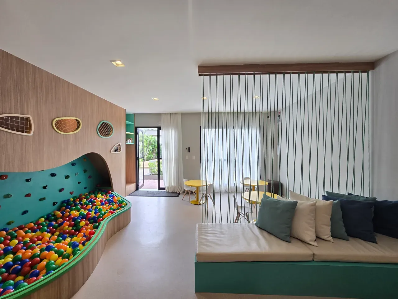 Garden apartment with 2 bedrooms and 1 bathroom — photo 32