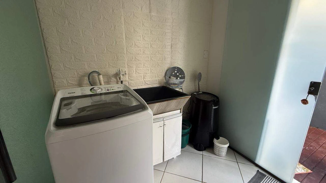 Ventanales de piso a techo y 3 dormitorios: casa de 60 m² — photo 14