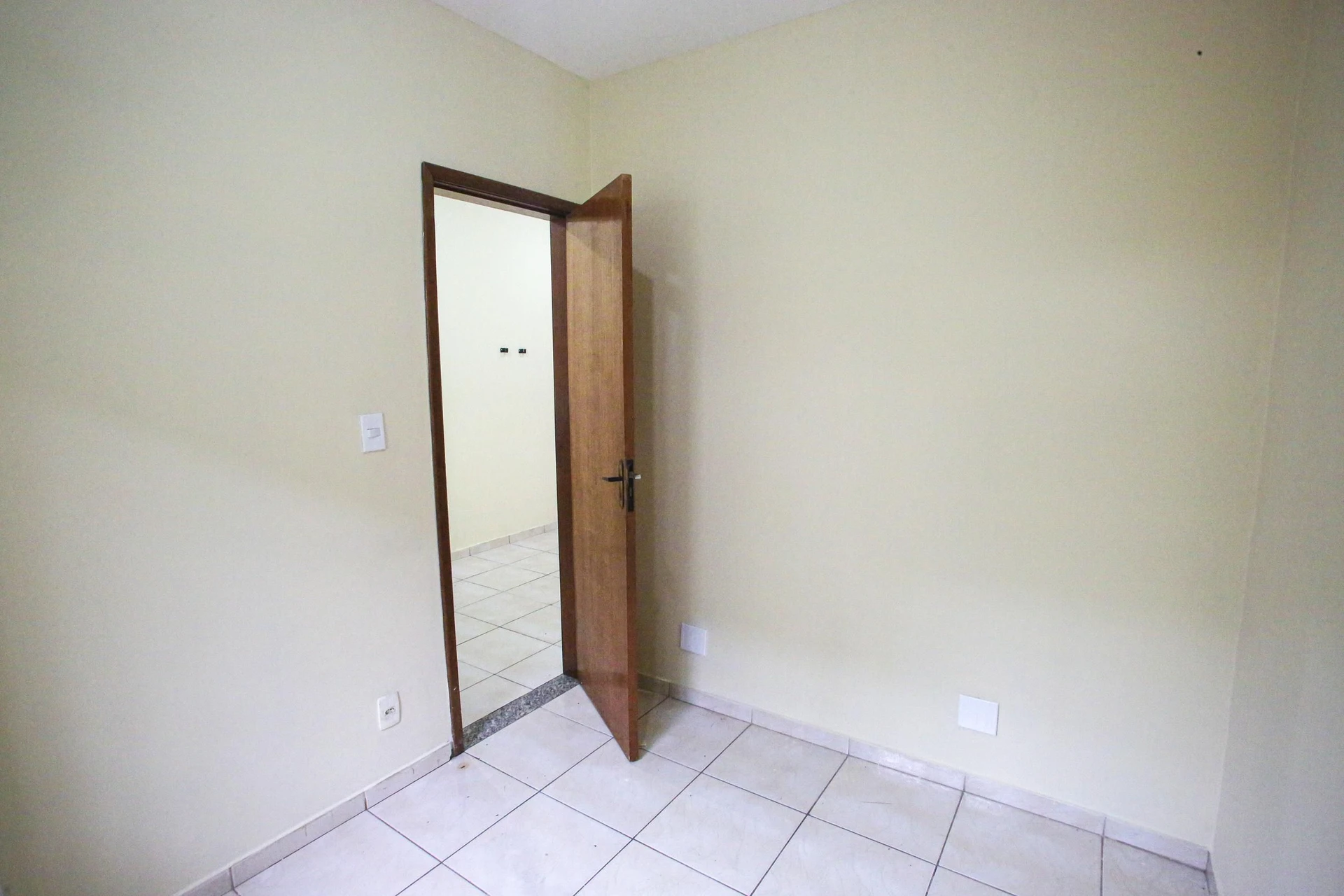 House with 2 bedrooms and 1 bathroom, no parking — photo 20