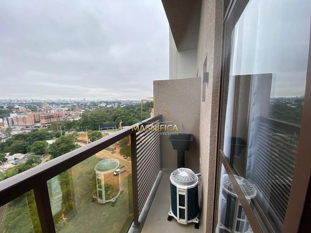 Estudio amueblado de 32 m² con plaza y balcón — photo 2