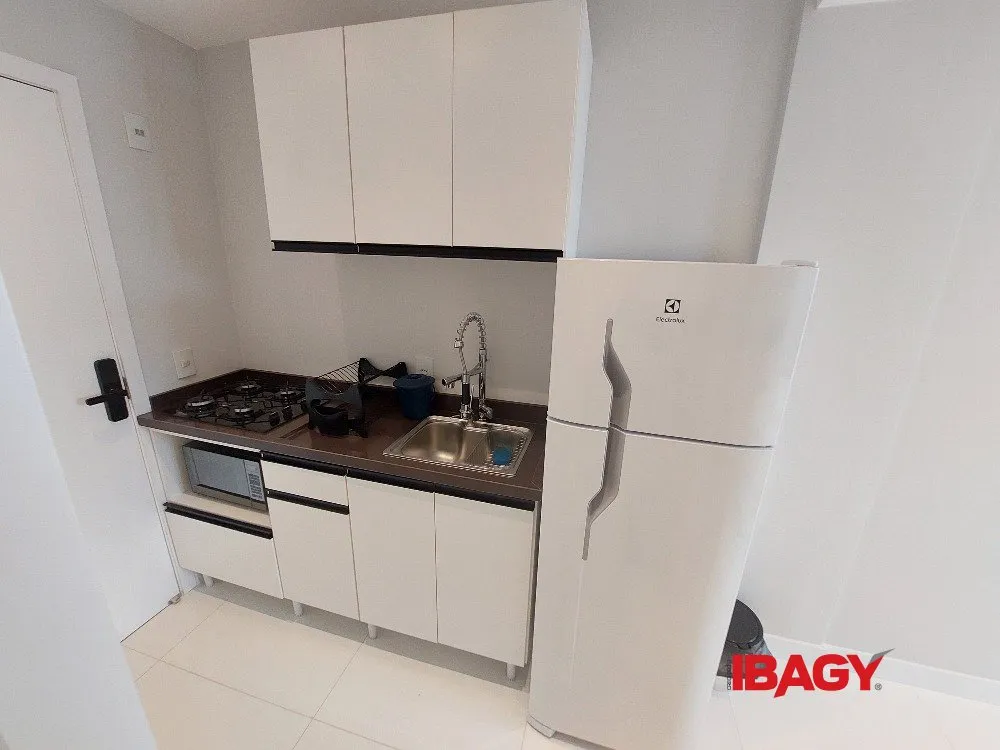 17 m² apartment with a grill on the balcony and a water view — photo 4