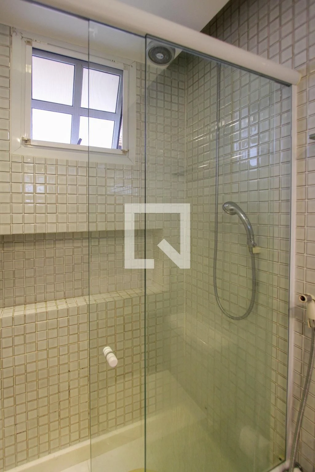 Walk-in closet in a 3-bedroom apartment, 200 m² — photo 6