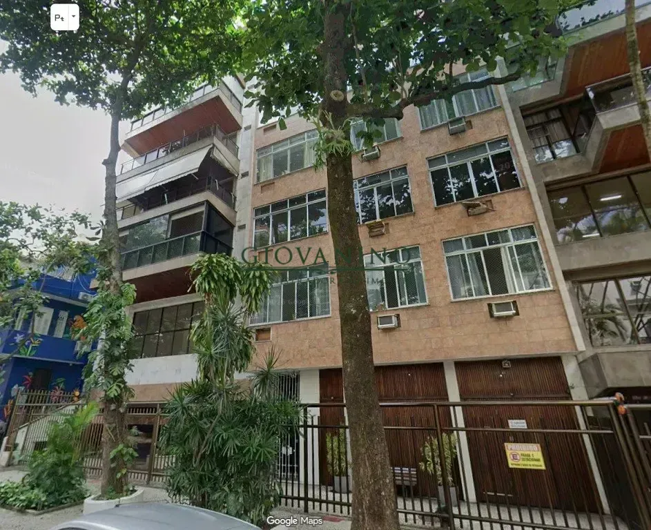 Wood or laminate floors in a 2-bedroom apartment, 91 m² — photo 18