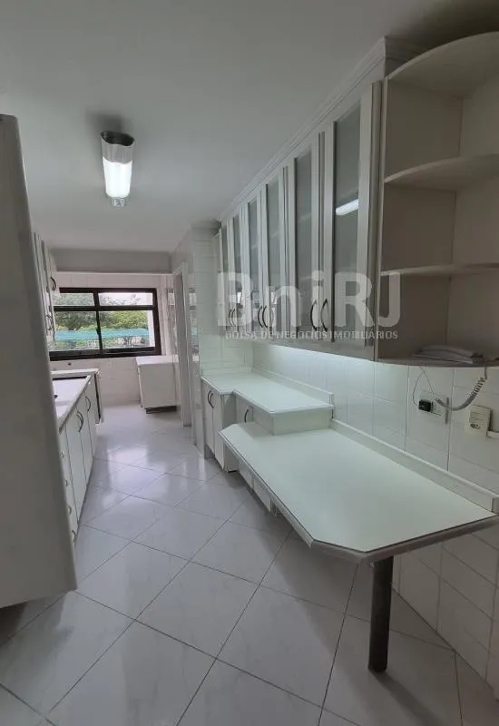 Home office in a 3-bedroom apartment, 110 m² — photo 29
