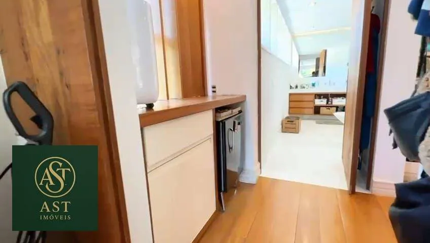 686 m² house with floor-to-ceiling windows and a bathtub — photo 68