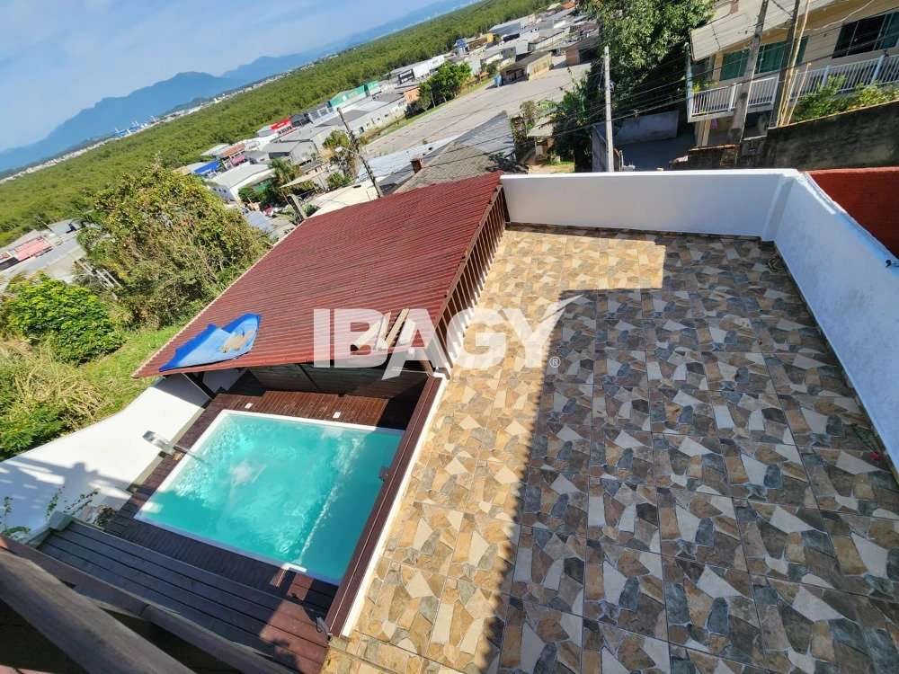 House with 4 bedrooms (1 en-suite) and 630 m² — photo 3