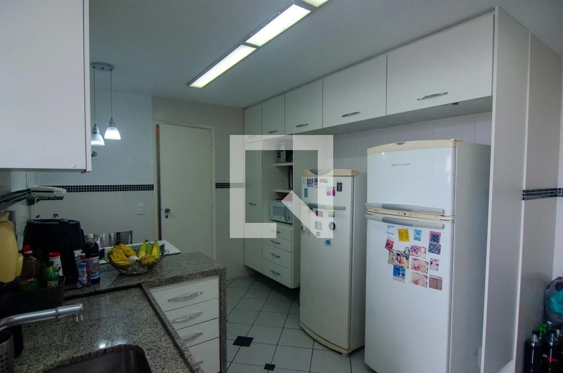 Furnished apartment, 166 m², with floor-to-ceiling windows — photo 33