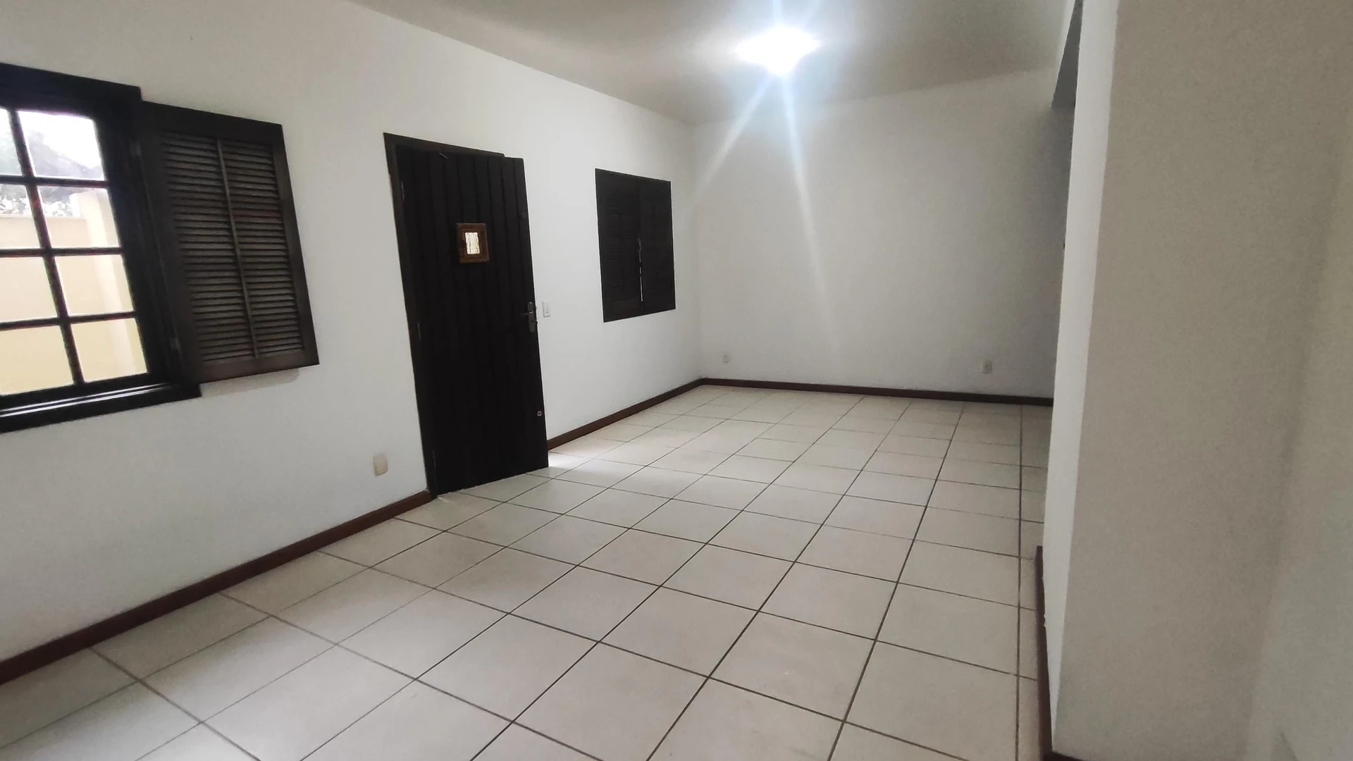 House with 3 bedrooms, 1 en-suite and 4 bathrooms — photo 45