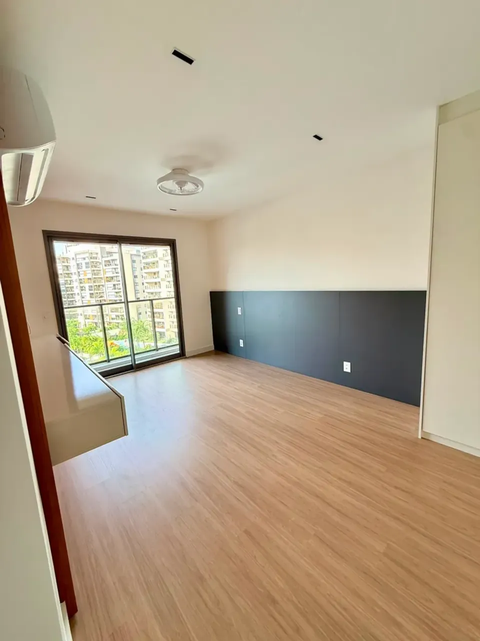 3-bedroom apartment with balcony and open-plan kitchen — photo 8