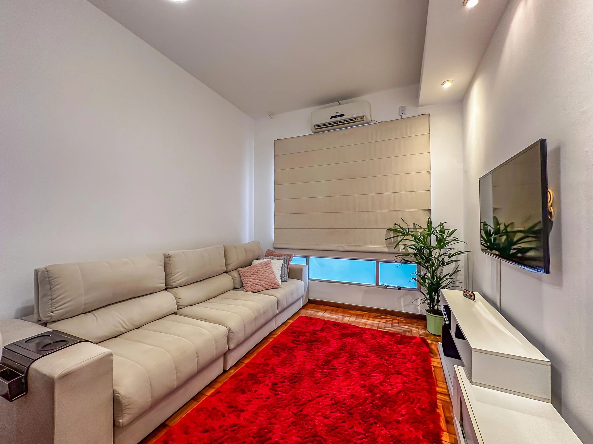 Furnished 3-bedroom apartment with private garden