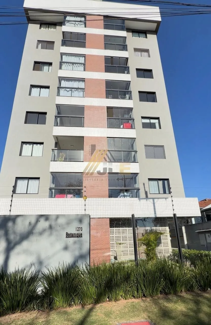 2-bedroom apartment with a glass-enclosed balcony — photo 4