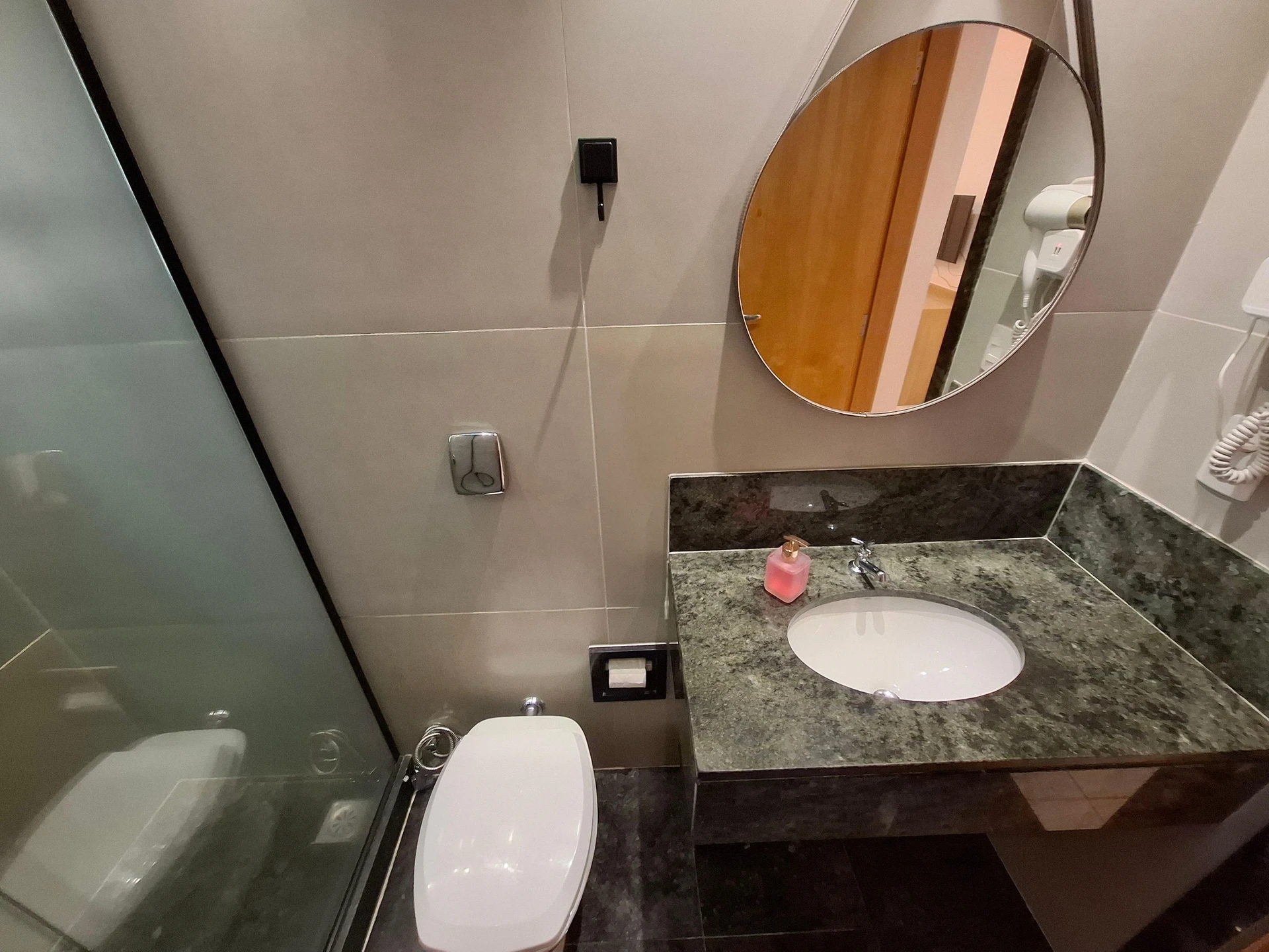 1-bedroom apartment with en-suite and no parking — photo 20
