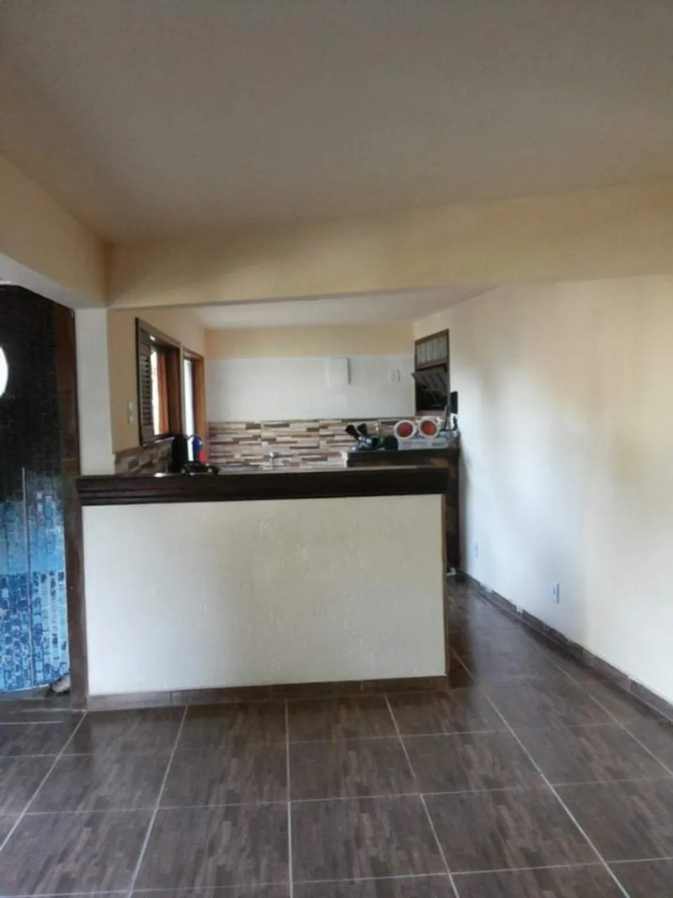 Casa com 2 quartos, 1 banheiro e varanda