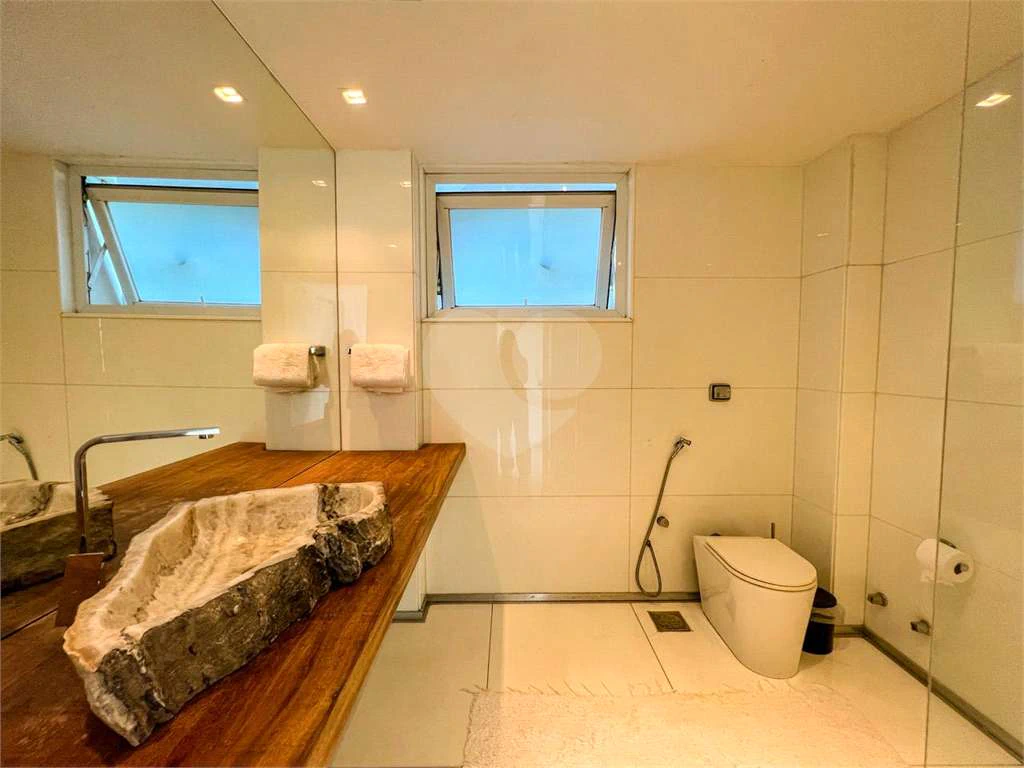 Furnished house with 5 en-suite rooms and 918 m² — photo 29