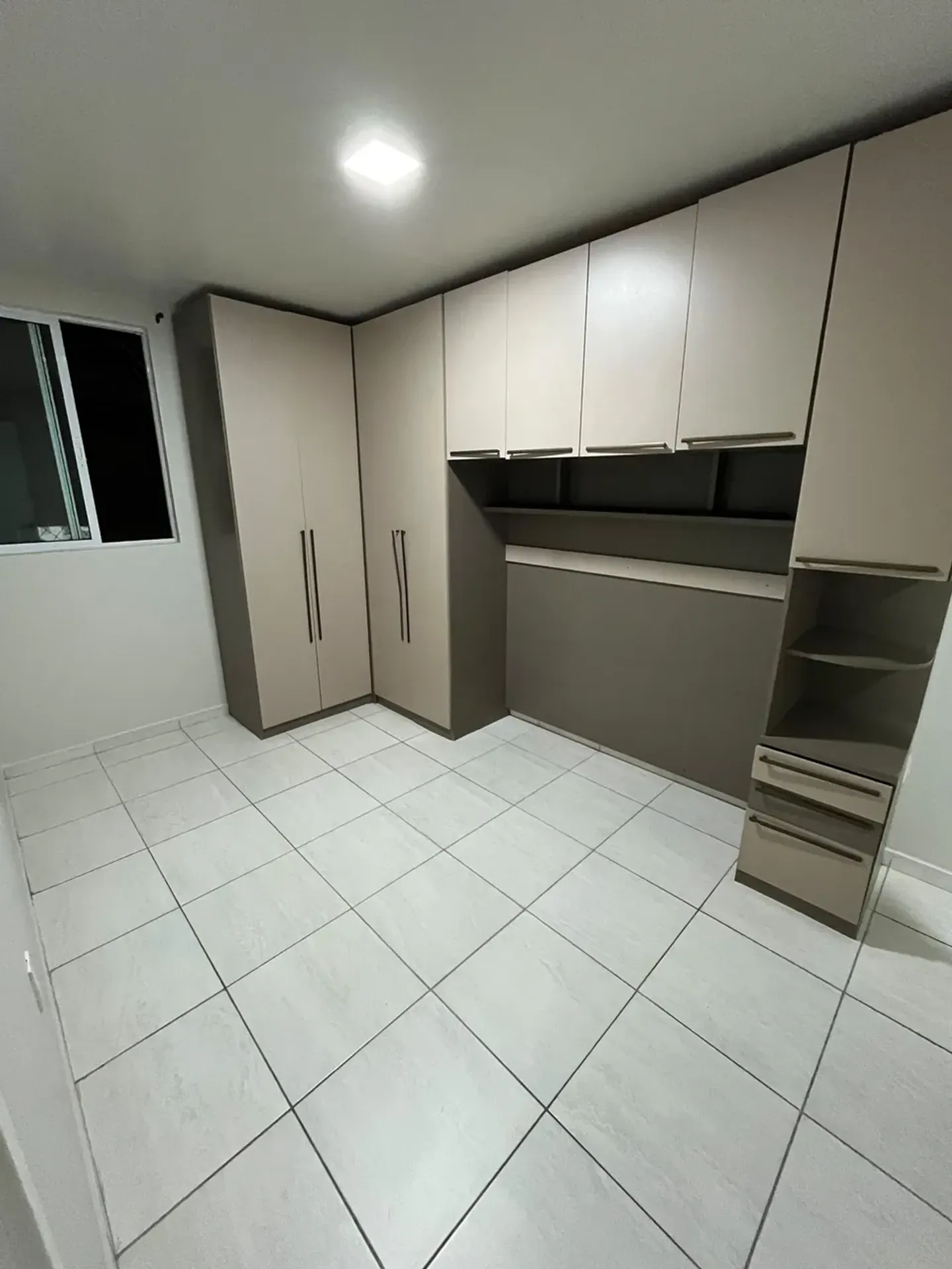 2-bedroom apartment in a building with a gym — photo 3