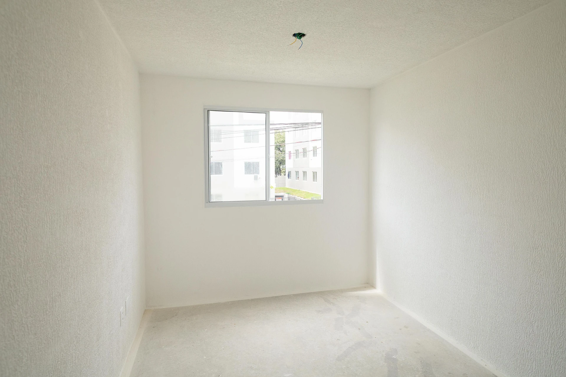 Unfurnished 2-bedroom apartment with a private garden — photo 15