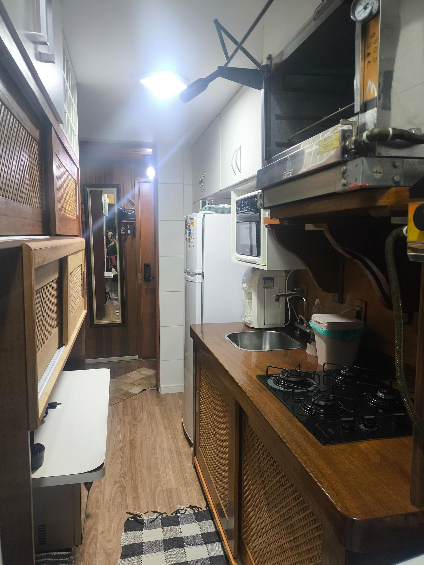 Apartamento mobiliado com 2 quartos e banheiro privativo — photo 28