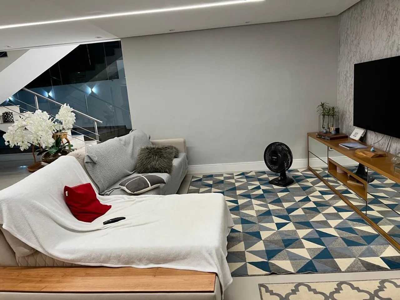 4 quartos e janelas do piso ao teto: casa de 428 m² — photo 4