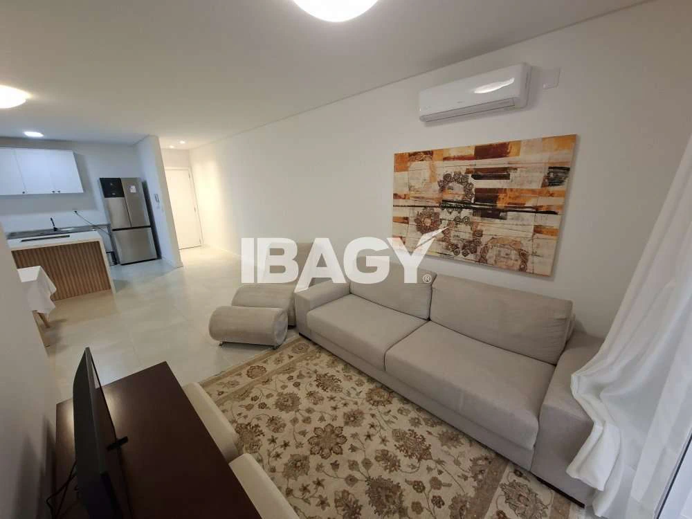 Apartamento de 3 dormitorios con balcón cerrado con vidrio — photo 4