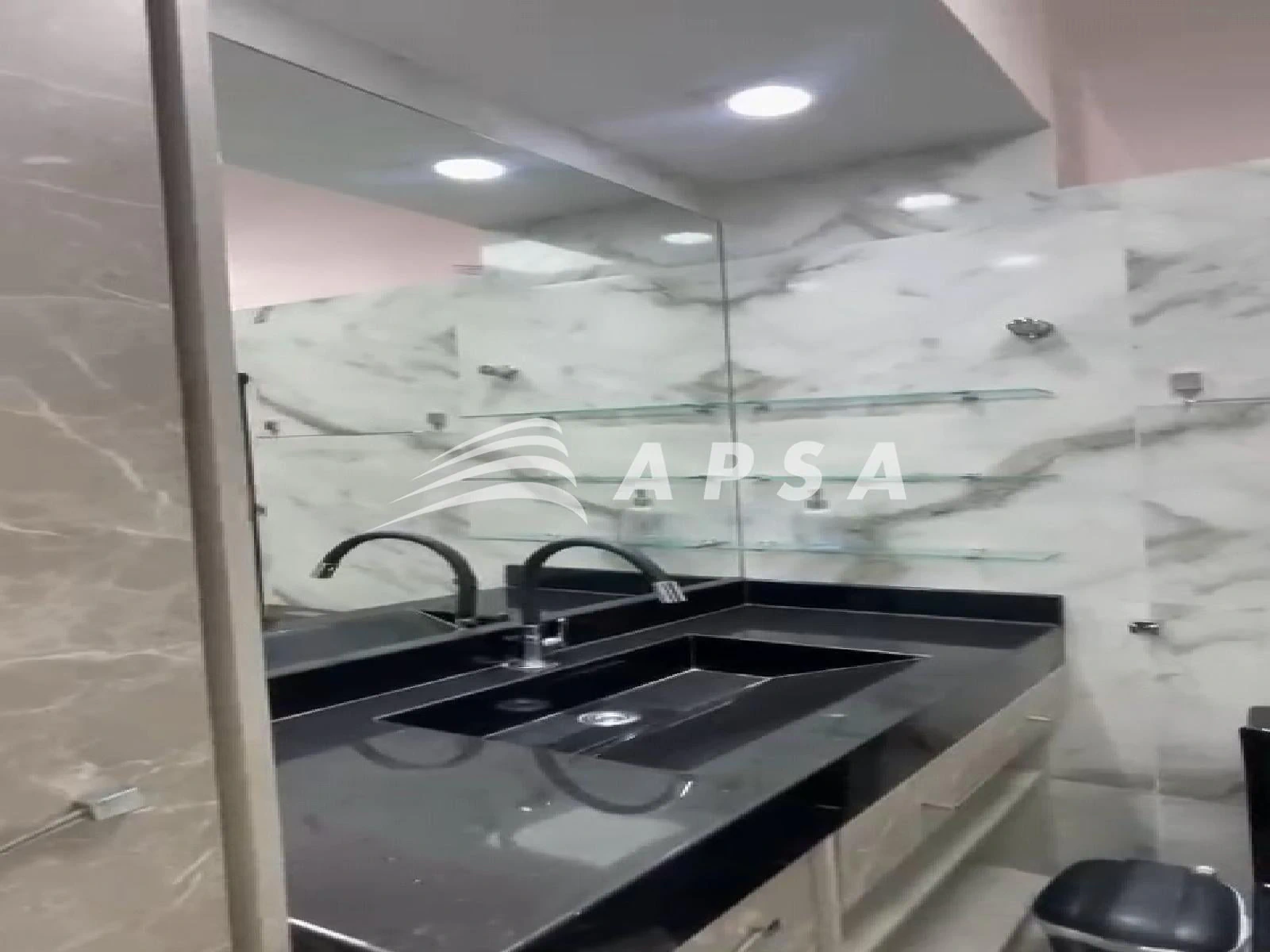 Furnished 1-bedroom apartment with enclosed balcony — photo 17