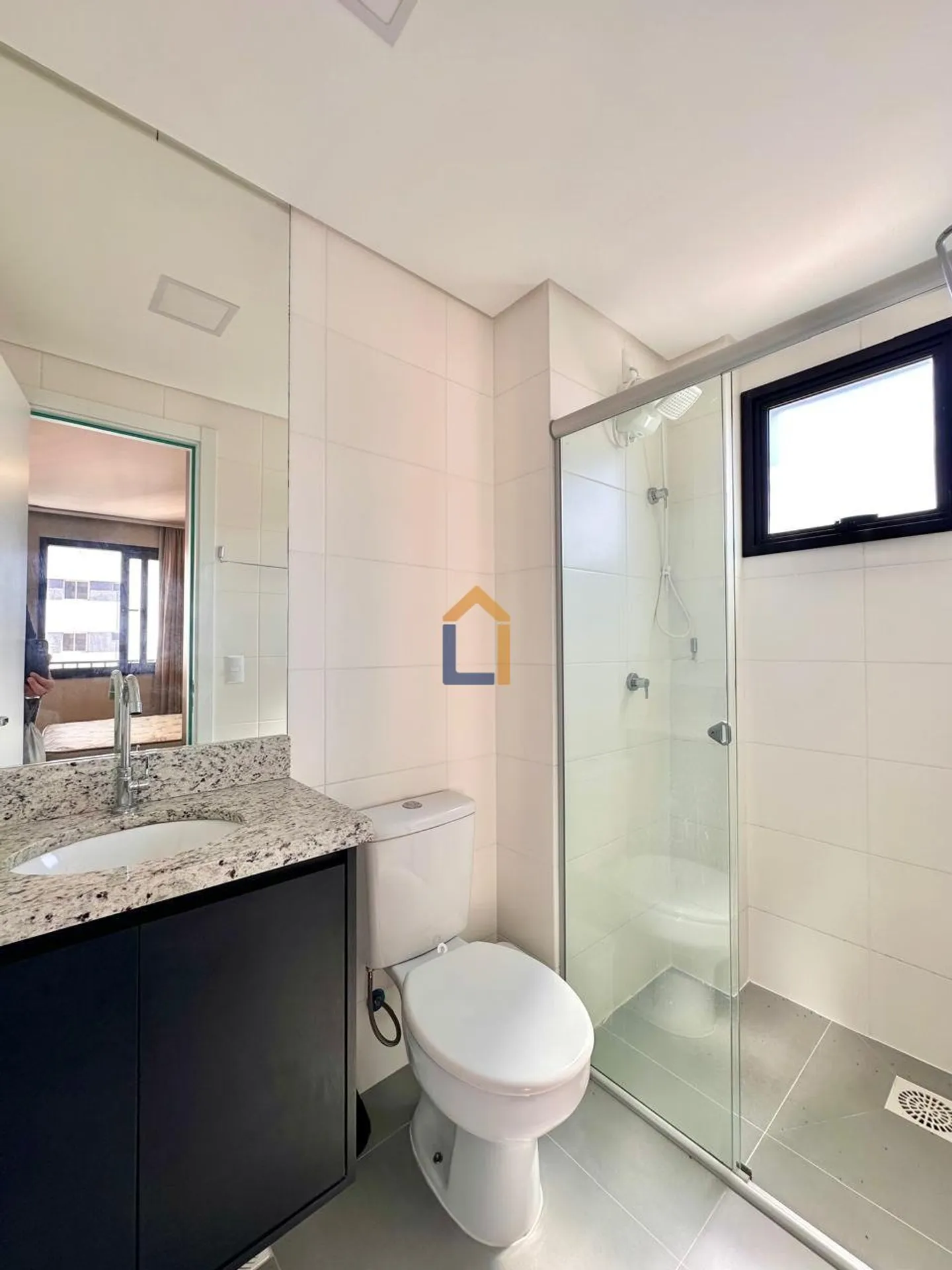Furnished 26 m² apartment with a glass shower box — photo 19