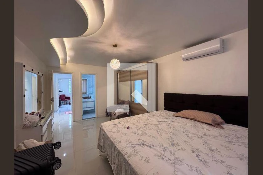 House with 5 bedrooms and a private garden — photo 36