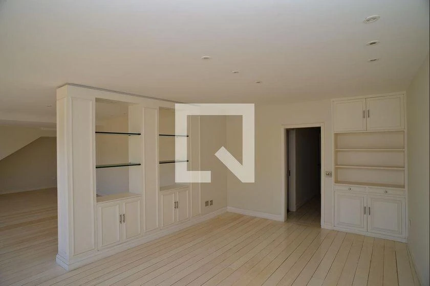 Apartamento para aluguel com 3 quartos e varanda de vidro — photo 17
