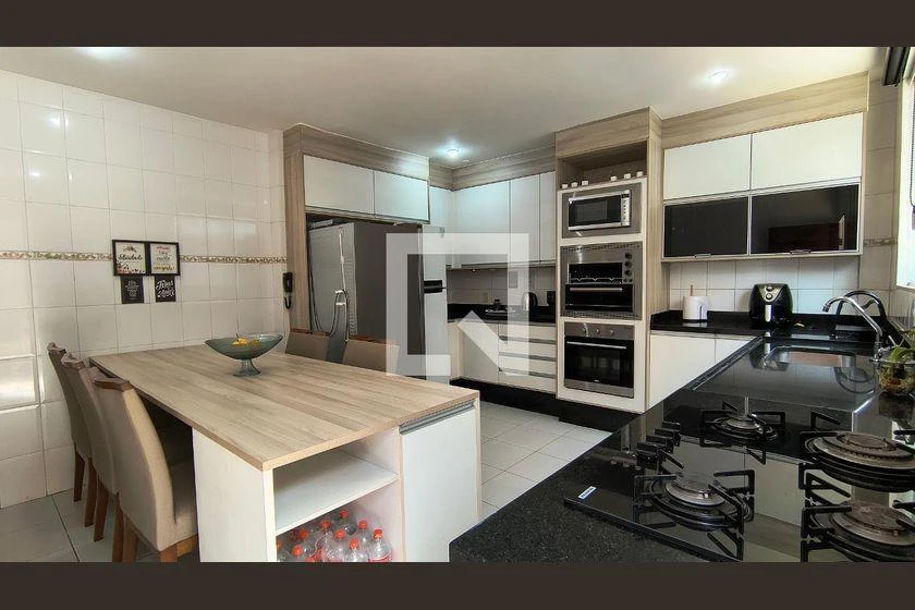 Мебльований будинок у кондомініумі з 4 спальнями 400 м² — photo 2