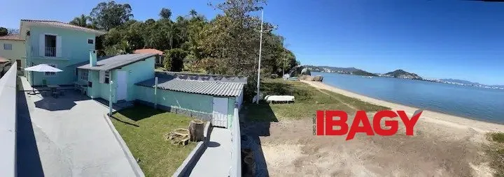 3-bedroom house with a water view in Florianópolis — photo 41