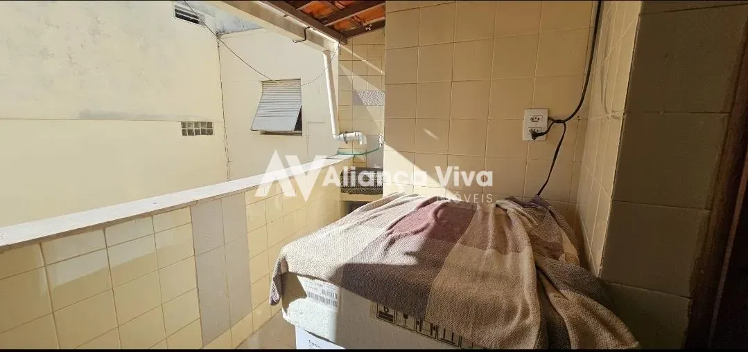 Apartamento mobiliado com 5 quartos e cozinha com fogão a gás — photo 38