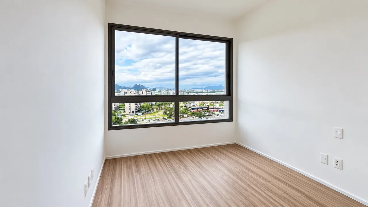 Glass-enclosed balcony in a 3-bedroom apartment, 115 m² — photo 15