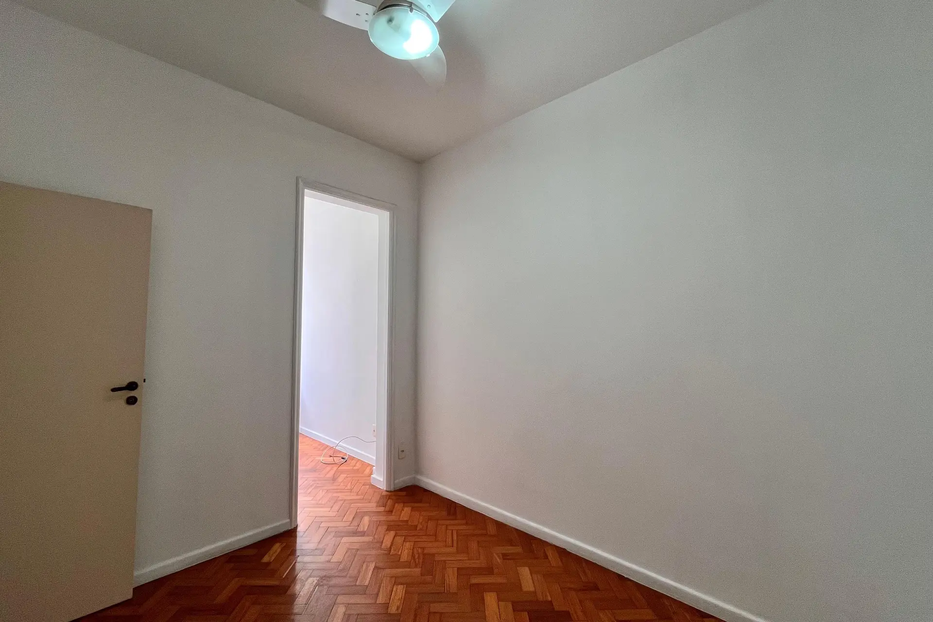 Apartamento sem mobília com 2 quartos e cozinha americana — photo 10