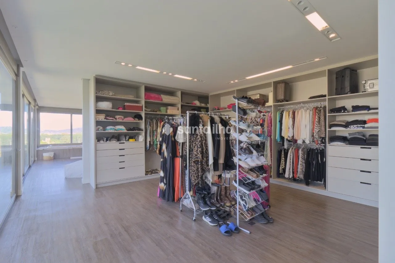 House with 6 en-suite bedrooms and 8 bathrooms, 1350 m² — photo 4