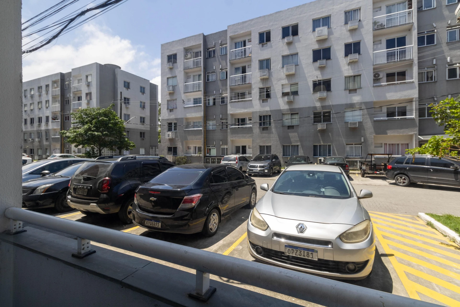 2-bedroom apartment in a building with a gym — photo 2