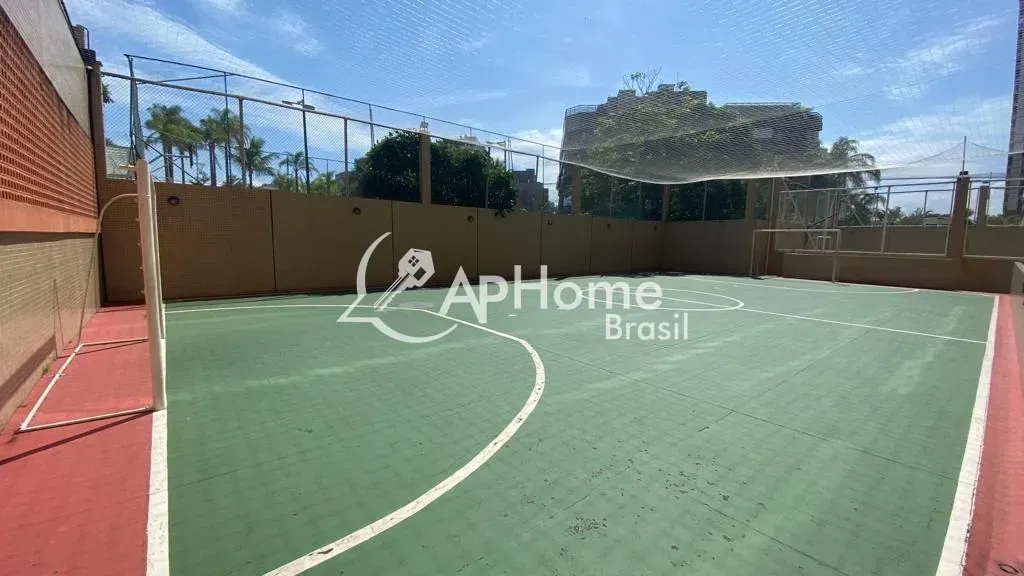 Apartment with 4 bedrooms and a glassed-in balcony — photo 10