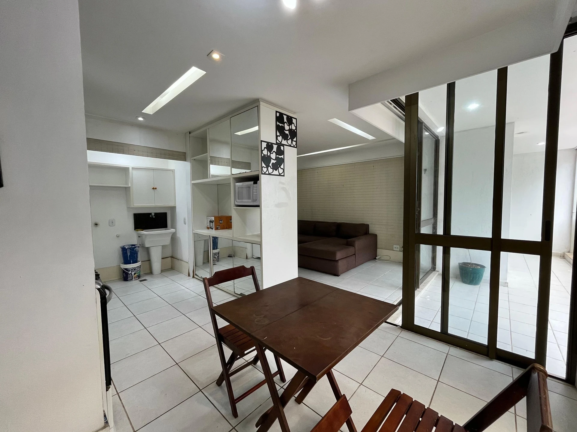 One-bedroom apartment with a washing machine — photo 41