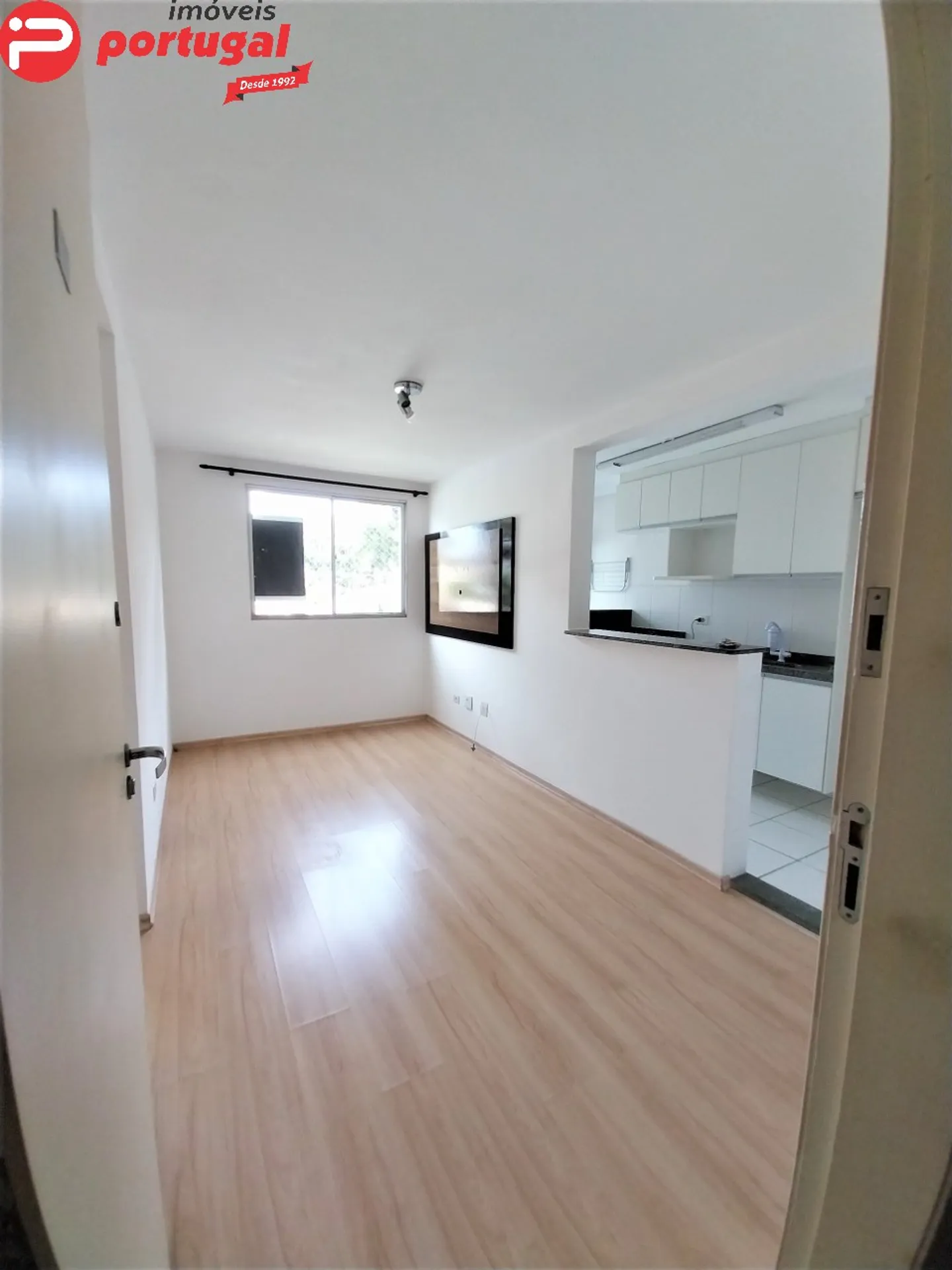 Apartamento com piso de madeira ou laminado, Portão — photo 9