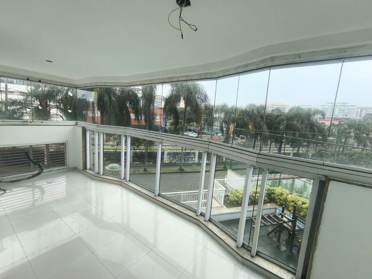 3-bedroom apartment with a closed kitchen and 2 parking spaces — photo 6