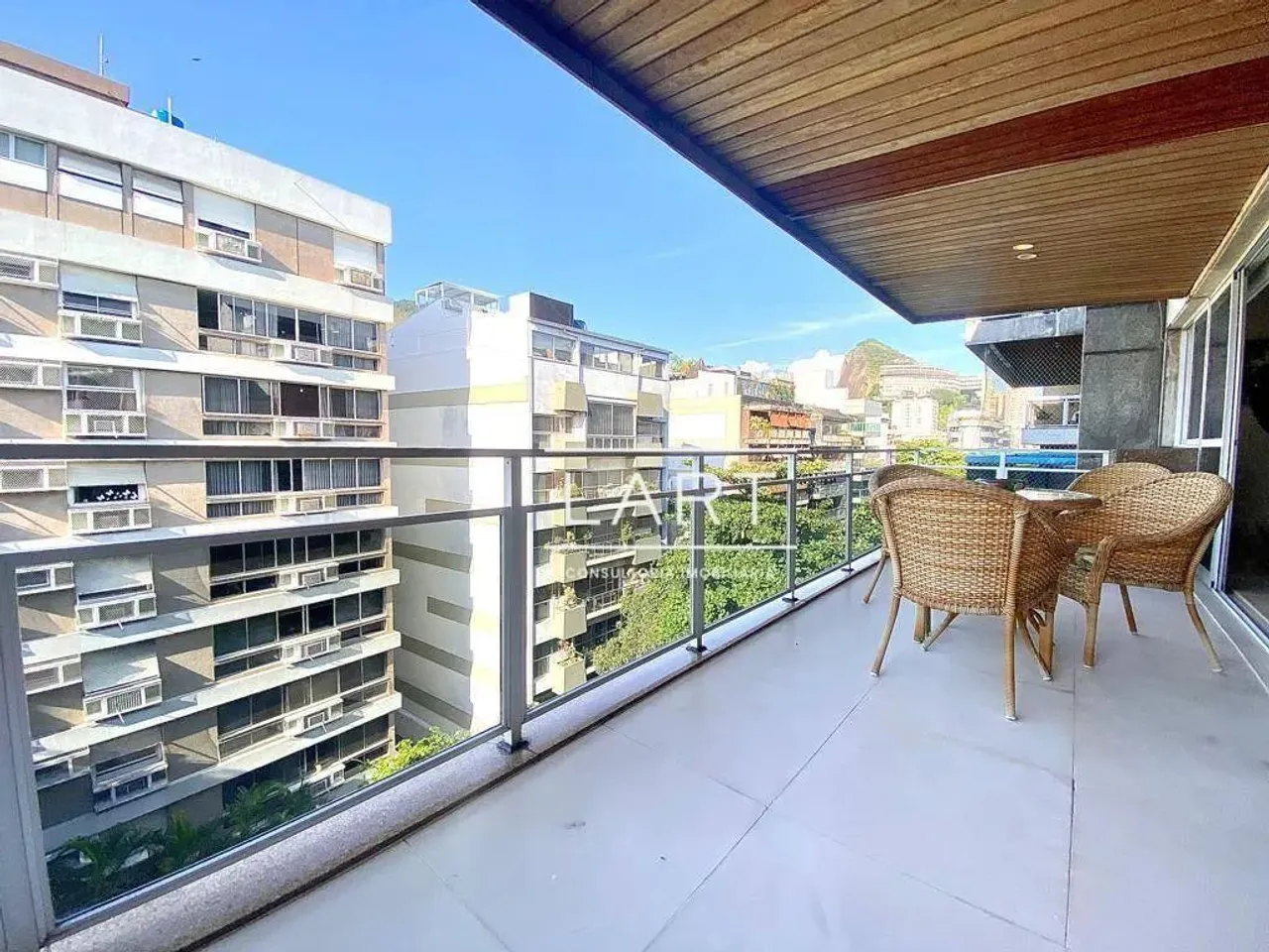 Apartamento com 4 dormitórios e 5 banheiros, 350 m² — photo 15
