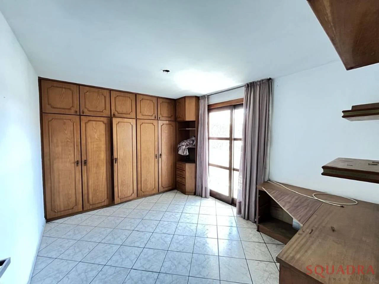 3-bedroom house with a bathtub in Curitiba — photo 3