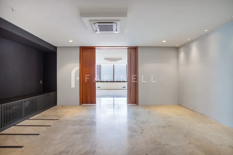 Floor-to-ceiling windows in a 3-bedroom apartment, 465 m² — photo 19