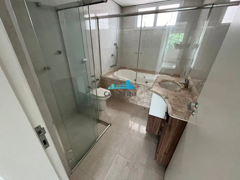 Квартира з 3 спальнями з власною ванною і 216 м² — photo 12