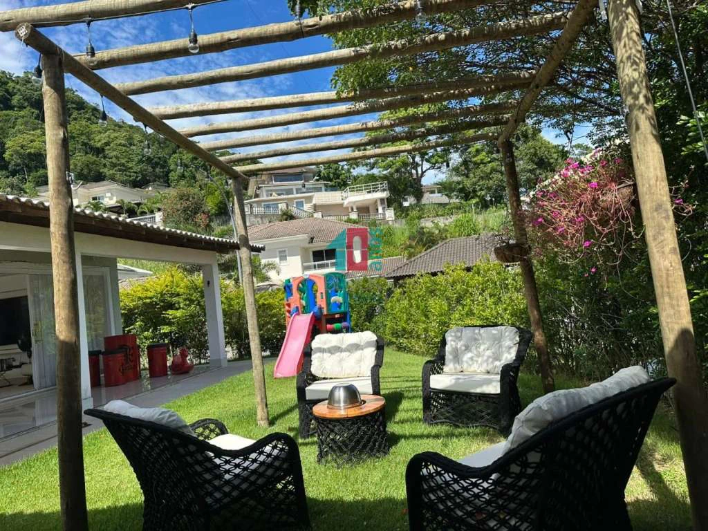Furnished house with 5 bedrooms and 9 total bathrooms — photo 4