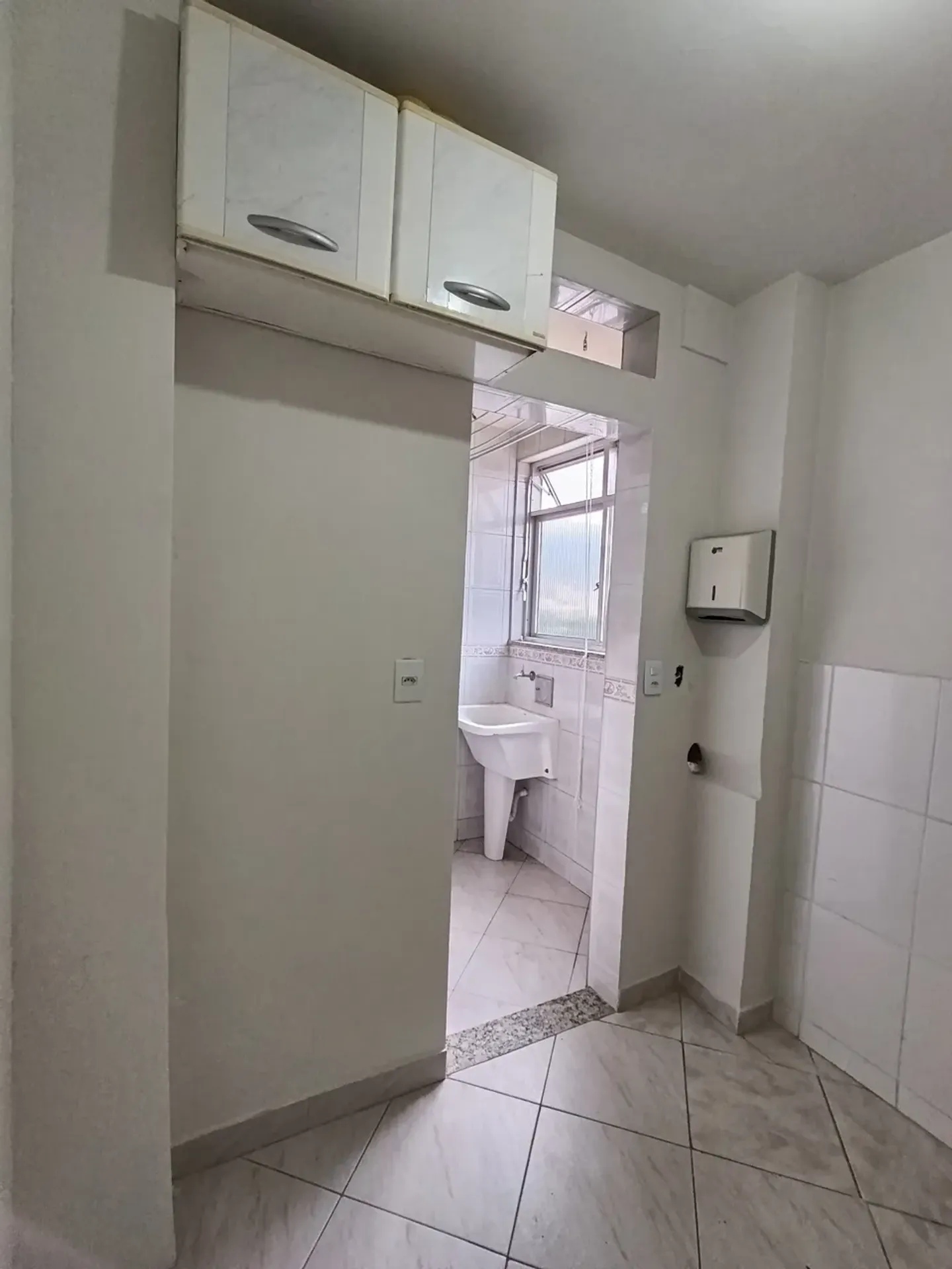 2-bedroom apartment in a building with a gym — photo 29