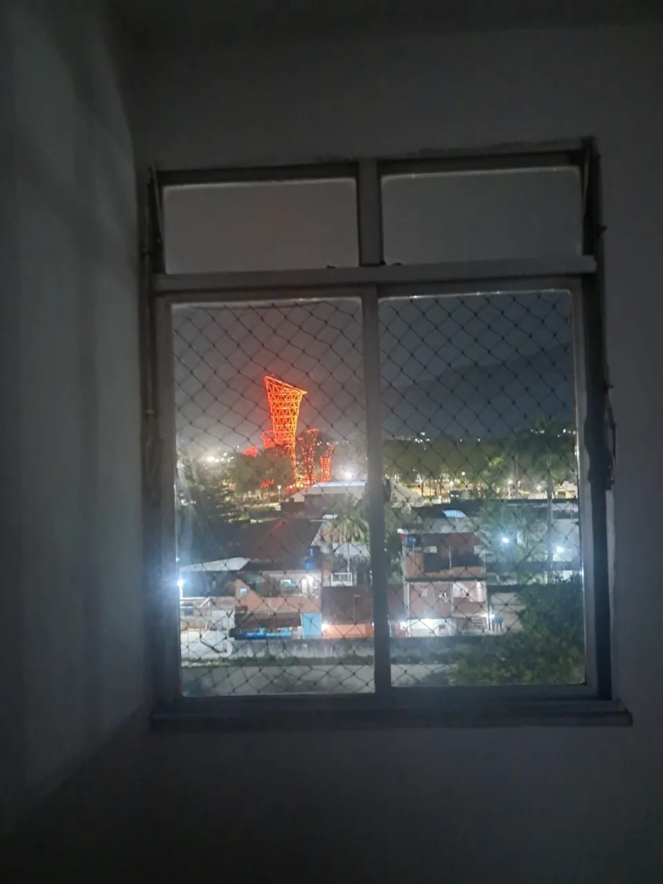 2-bedroom apartment with a mountain view — photo 9
