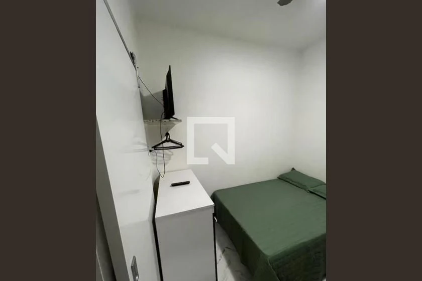 Furnished 1-bedroom apartment with a compact kitchenette — photo 9