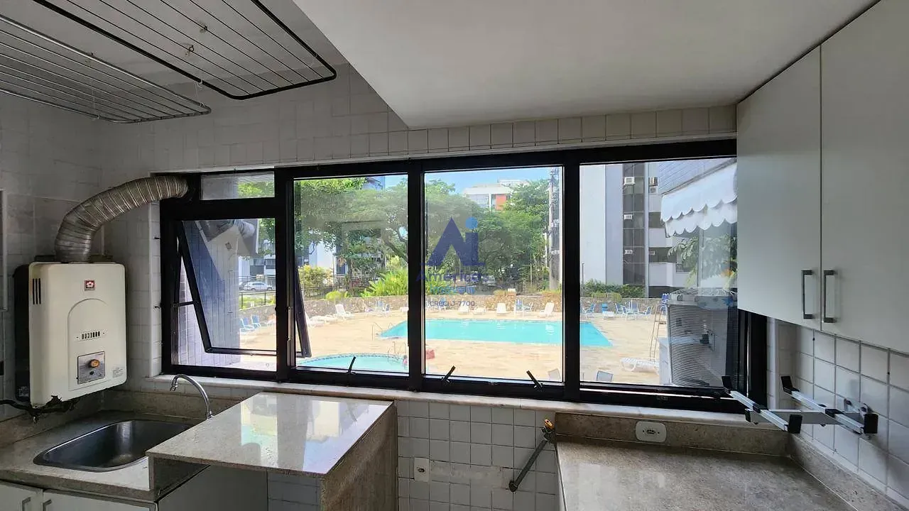 Unfurnished apartment with 4 bedrooms and a balcony — photo 14