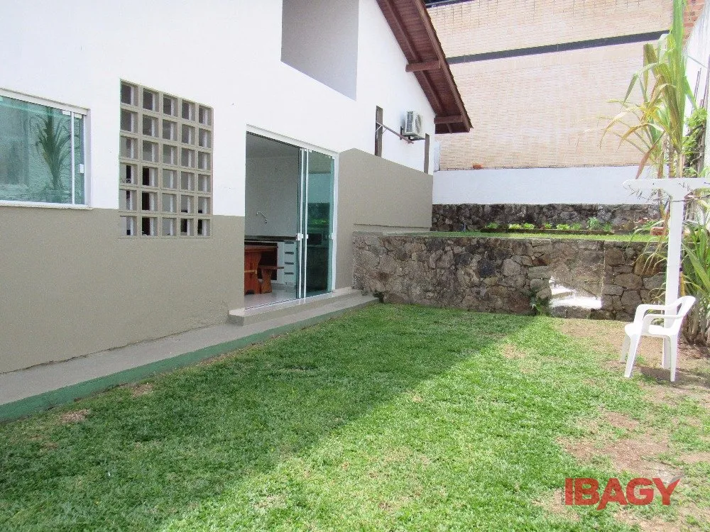 House with 4 bedrooms and 380 m², 2 parking spots — photo 53