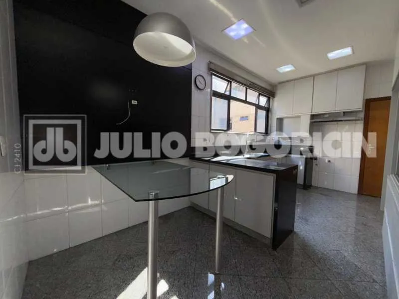 Apartamento sem mobília com 4 quartos e 5 banheiros — photo 3