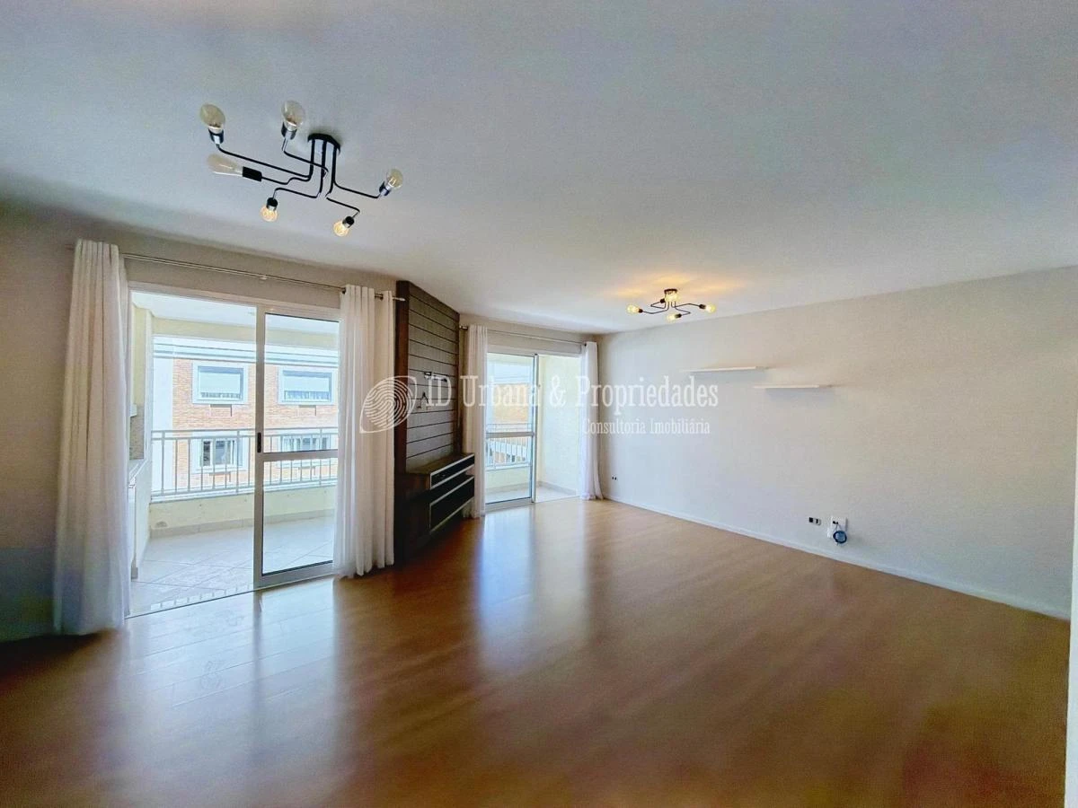 3-bedroom apartment in a building with a pool — photo 32